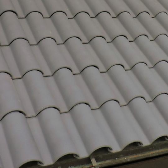 szurke modern portugal keramia mediterran tetocserep olasz toszkan apaca tetofedes rusztikus kolostorcserep videki cottage satorteto.jpg